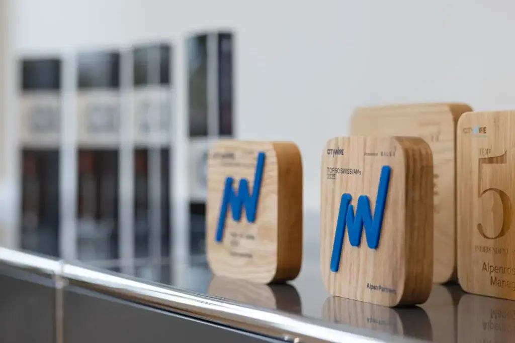 Sophisticated awards and recognitions for Alpen Partners AG in financial services.